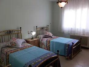 Cozy Beachside House: Private Pool, Free WiFi, Pet-Friendly, Near Dog Beach - Image 5