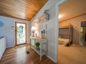 Castaway Cove—5-Bed Lakeside Retreat—Hot Tub—Fire Pit! - Image 2