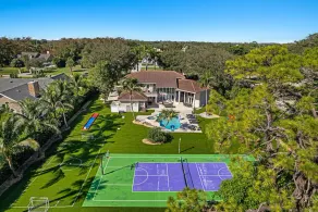 Luxurious 6-Bedroom Villa with Pool & Games - Image 2