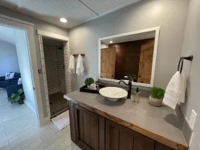 This two-bedroom Lakeside cottage is a magical place with new fiber INTERNET - Image 4