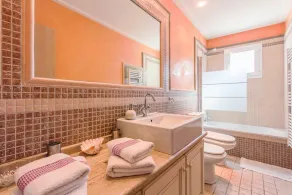 Wohnung im 1. Stock mit privatem Pool in der ruhigen, schönen Strände von Cala. - Image 2