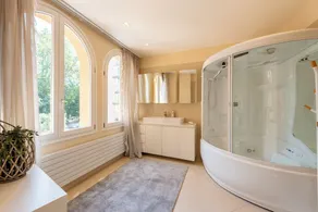 Life & View Luxury Apartments - Image 2