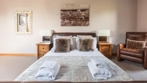 Luxury cottage with garden and parking in the heart of the village.  Sleeps 8. - Image 5