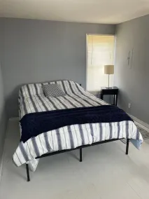 Lake Front 1 bedroom upstairs apartment above 2 bedroom cottage. - Image 4