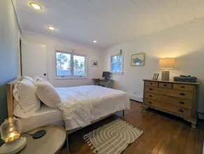 Steps from Cedar Beach ! Tranquil Retreat in the Heart of Wine Country - Image 5