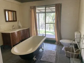 Mid North Coast Macleay Valley Mountain Views - Pet Friendly Cottage - Image 4