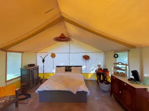 Glamping With Private Bathroom and Spacious Garden - Image 5