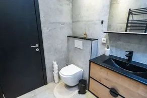Near City Center, 2BR Apartment for 6 with Huge Living Room, TV & WiFi - Image 5