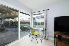 Smuk Laguna View House med AC, PoolTable, privat baghave med en etage - Image 2