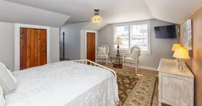 A 1 bedroom 1 futon1 bath upstairs of The HH & downstairs is separate  to rent.  - Image 5
