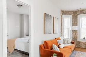 Comfy and Chic Escape 2BR and 2BA in Little India - Image 4