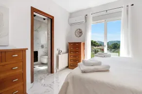 VILLA SERENE, Moraira 4 ensuite bedrooms, walking distance to shops, restaurants - Image 3