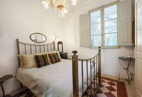 Classic 1BR Seafront Townhouse & Garden - Image 3