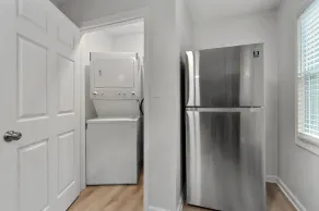 Charming 2BR Retreat-Free Parking - Image 2