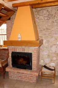 House with garden and fireplace for 4 people (La casa de Consuelo 2) - Image 3