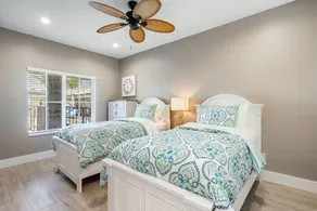 Bermuda Bungalows #1 🌴🏄‍♀️Quick Walk to Public Beach 🏊🩴Pool/Spa On-Site 🏖️🌅Downtown Singer Island 🌊😎Walk to Restuarants, Bars, Shops 🐬🌞Free On-Site Parking! - Image 5