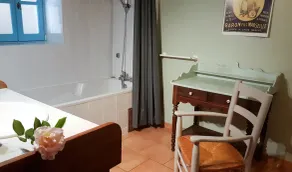 Casa rural con piscina y jacuzzi en medio de los viñedos. - Image 4