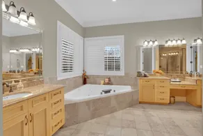 Lake Norman Waterfront Mansion - 7BR, Pool, Hot Tub, Game Room and Private Dock - Image 4