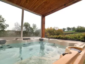 Cozy rental with terrace and private jacuzzi - Image 2