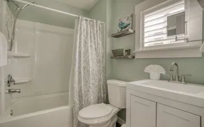 Beautifully Updated King Bedroom Cottage with Fireplace is 68 Steps from Beach! - Image 2