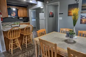 Holiday House (Sleeps 1-12) - Offer a 4-bedroom, 2-bath unit with 1 queen, 3 full, 4 twin beds, and a pull-out sofa. - Image 5