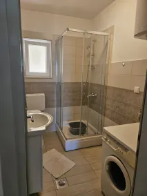 Apartment in the coastal town of Grebastica - Image 4