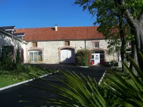 Authentic cottage in the countryside near Pau - Image 3