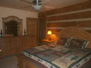 Amazing 3-Story Log Cabin w/Jacuzzi, Loft, Pool & Ping Pong Table/Wi-Fi Sleep 10 - Image 5
