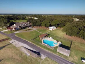 LargestRanchResort in DFW#PerfectforLargeGroups#Sleeps upto60#Pool#Pickleball - Image 4