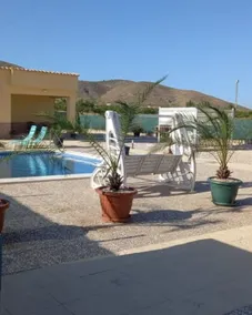 Villa with swimming pool not overlooked - Image 3