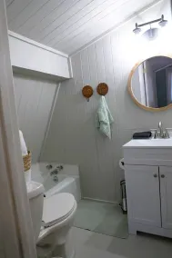 Lakeside cottage, water access + pet friendly with additional fee - Image 2