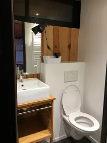 modernt \"grönt hus\" hus i skogen - Image 4