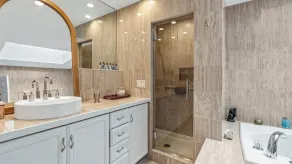 Gorgeous East Hampton Hideaway with Privacy and Full Amenity Suite - Image 3