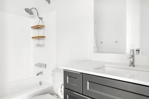 Deluxe Redondo Beach 1BR w/ Pool, Gym & W/D, walk to Beach, by Blueground - Image 4