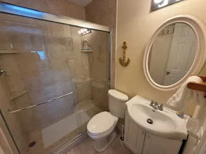 Beachfront Studio Apartment with beach access and Olympic pool - Image 2