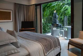 Luxury by the Ocean’s Edge – Bali Villa 1087 - Image 5