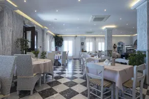Contaratos Beach - Image 4