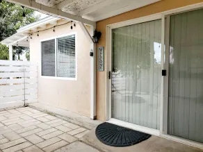 Newly Renovated Stylish Guest Suite with Exterior Entrance - Image 4