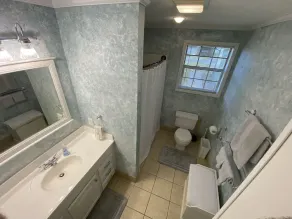 Fantastic get away house on lake - Image 4