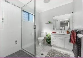 Beautiful, spacious 4 Bedroom 2 Bathroom House in - Image 2