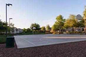 Perfectly located in resort setting - Image 3