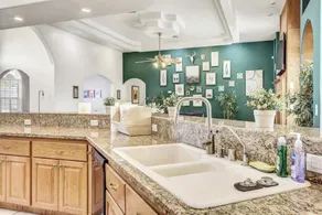 LUX 8BR/4BA Villa w/Heated Pool+Spa, 5min to Strip - Image 4