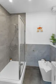 Cheerful Stays: Jamson Pl 3BR Apartment in Leith - Image 5