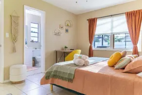 3BR Charming Pool House Near Beaches - Image 4