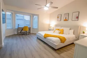 King Bed - Downtown Gilbert - Hot Tub, Pool, Entertainment, Arcades + Projector! - Image 4