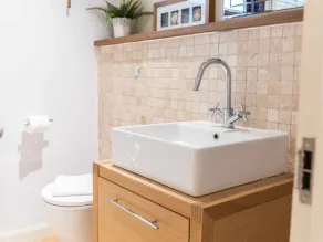 Family Friendly, Lovely Lakeland Lodge With Private Parking And A Patio - Image 3