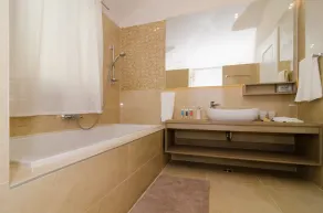 Eine wunderschöne Villa mit fünf Schlafzimmern am Pool für einen idealen Familienurlaub - Image 3