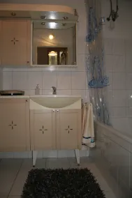 70m ² lägenhet med direkt tillgång till trädgården - Image 4