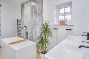 Insignia -  Townhouse that sleeps 6 guests in 3 zip and link bedrooms - Image 2