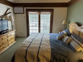 Crystal Mtn Condo, walk to lift,  soaking tub, short drive to Iron Fish & Lk MI - Image 5